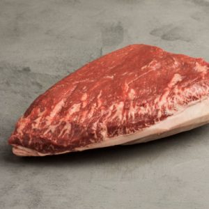 Ela é a estrela dos churrascos brasileiros, e não à toa. Graças à capa de gordura e ótimo marmoreio, a picanha é macia, suculenta e saborosa. E você pode ficar tranquilo: a picanha 481 é retirada no local correto do corte, na famosa terceira veia, evitando que tenha parte de coxão duro na peça.